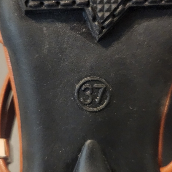 Sandals - Picture 4 of 5